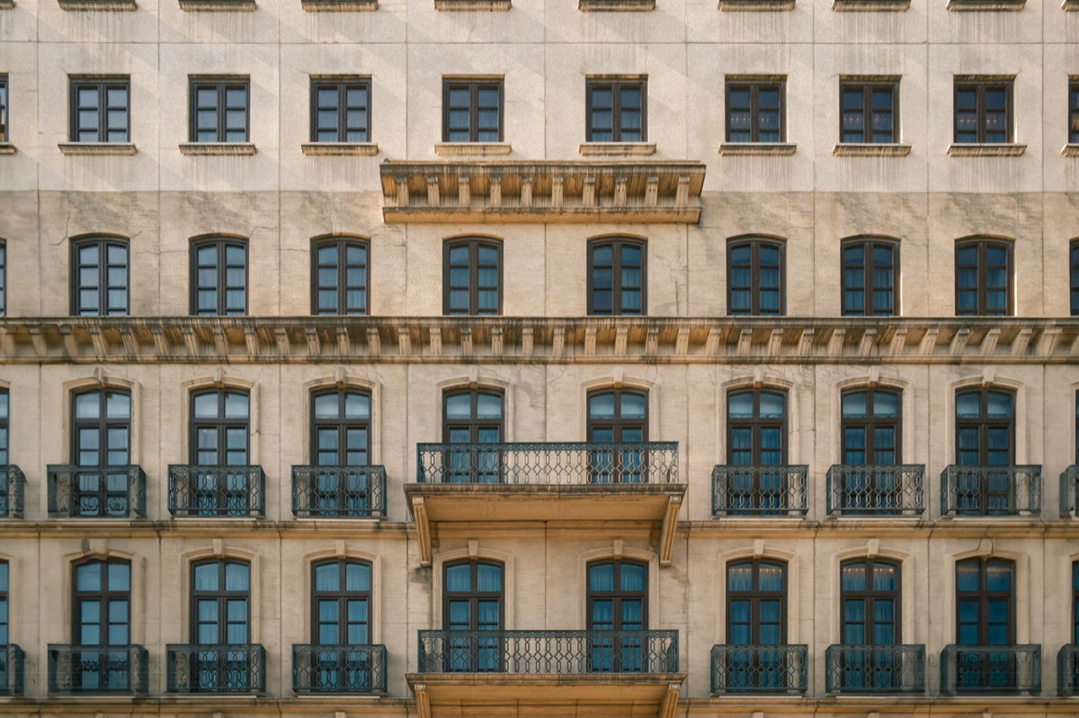 Art-Deco-Gebäudefassade