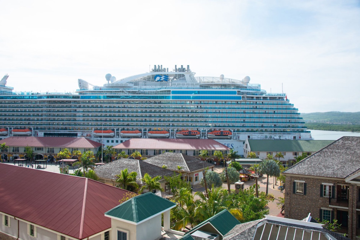 Luggage with cruise information sticker